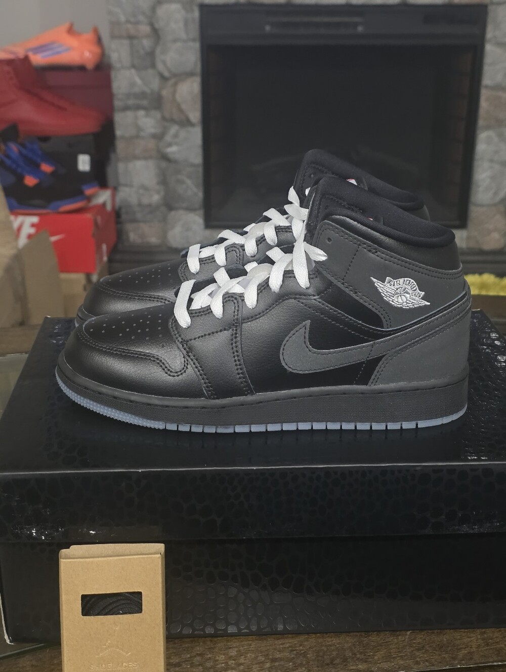 Nike Air Jordan 1 Mid SE Black Metallic Reimagined GS